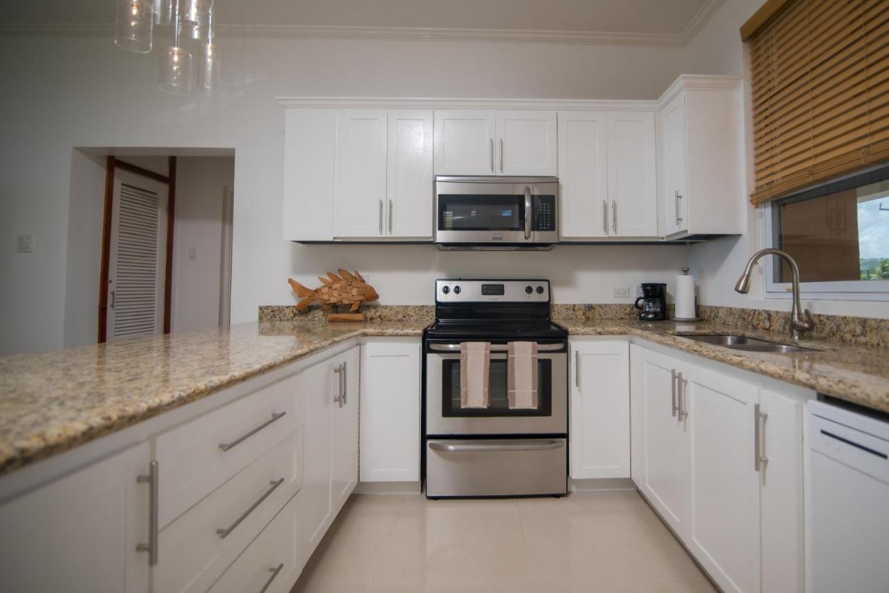 אוצ'ו ריוס Whispering Seas Oceanfront Suite מראה חיצוני תמונה