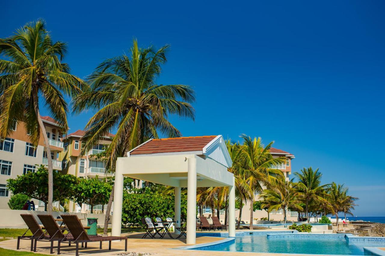 אוצ'ו ריוס Whispering Seas Oceanfront Suite מראה חיצוני תמונה
