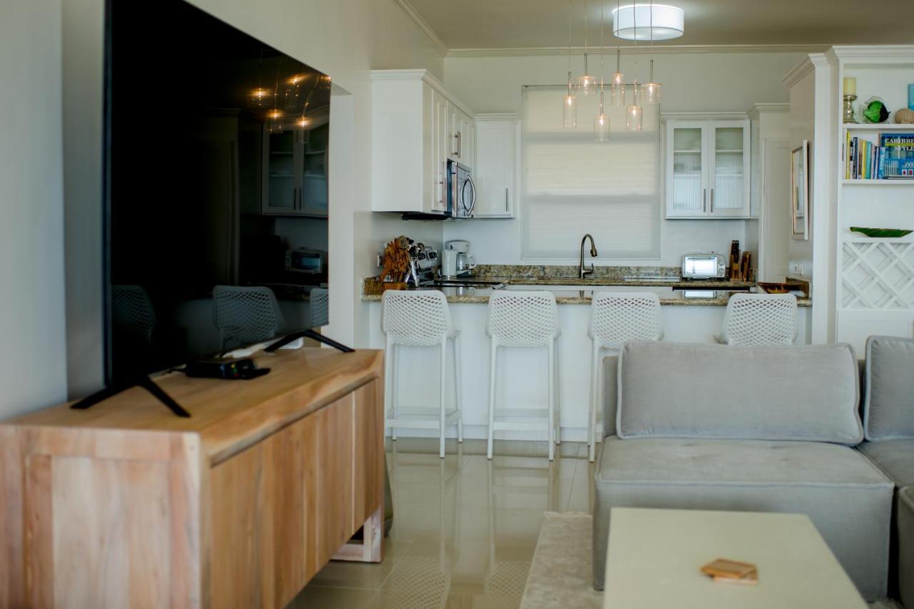 אוצ'ו ריוס Whispering Seas Oceanfront Suite מראה חיצוני תמונה